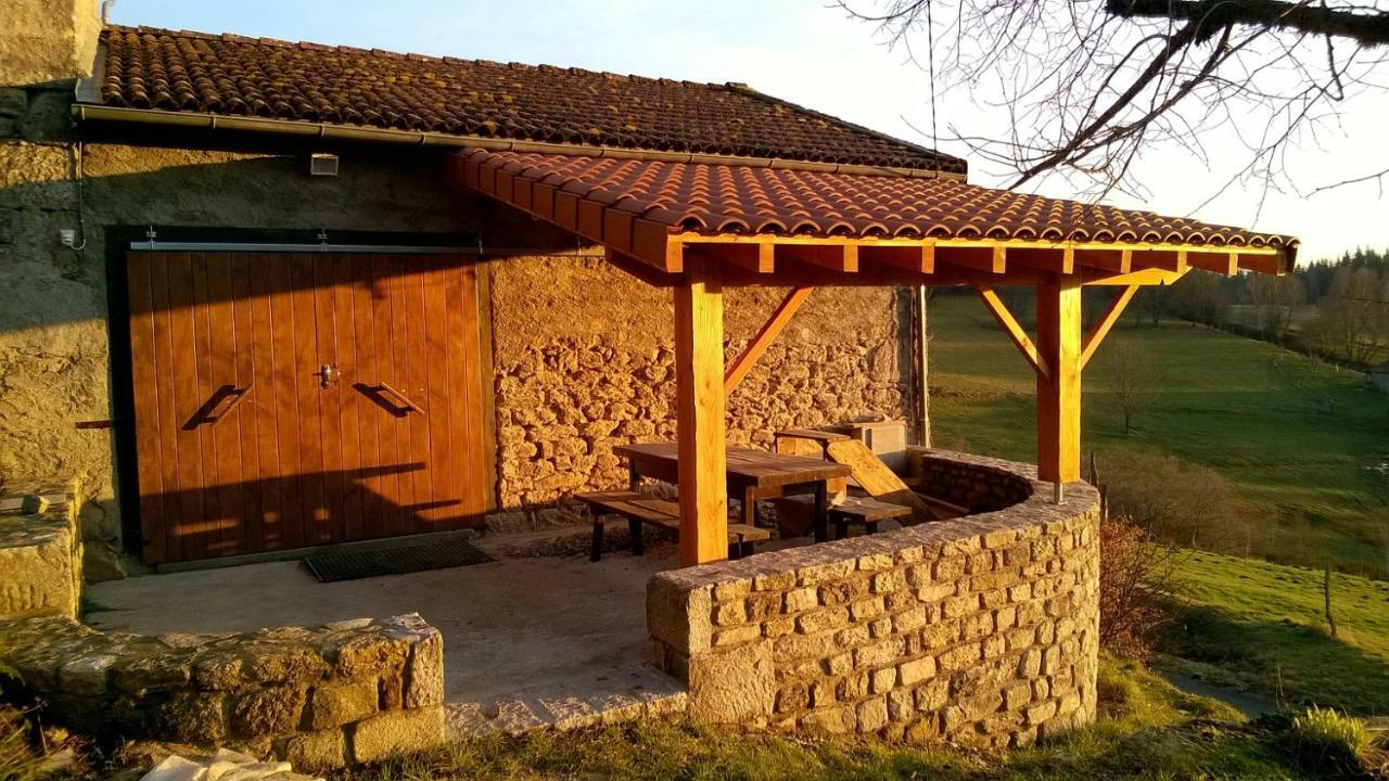 Gite " Oree Des Bois" Vertolaye Ngoại thất bức ảnh